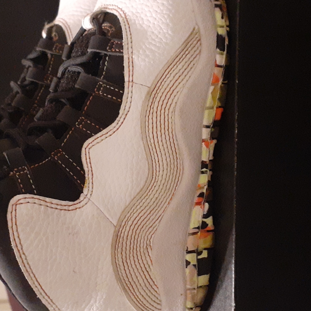 Size 2Y, Retro Jordans - Picture 4 of 5